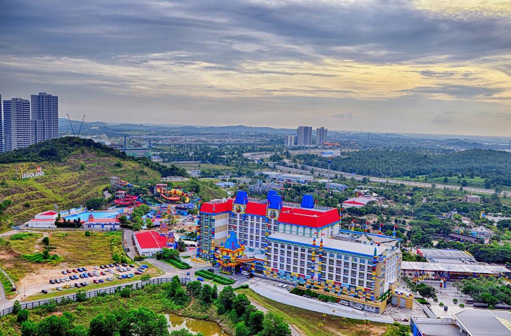 Holi Afiniti Themed Suites Нусаджайя Экстерьер фото